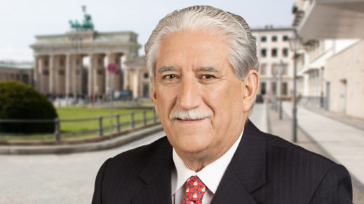 Periodista chileno Gonzalo Cáceres es galardonado con la Cruz de Caballero de la Orden al Mérito de la República Federal de Alemania