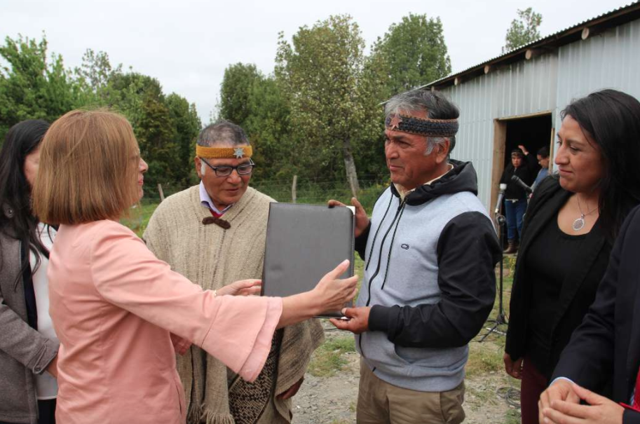 Bienes Nacionales transfiere 59 hectáreas a comunidad huilliche en Chiloé