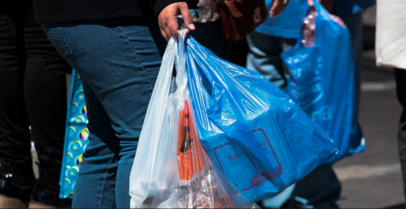 Greenpeace llama a los supermercados a “eliminar las bolsas plásticas en todo Chile»