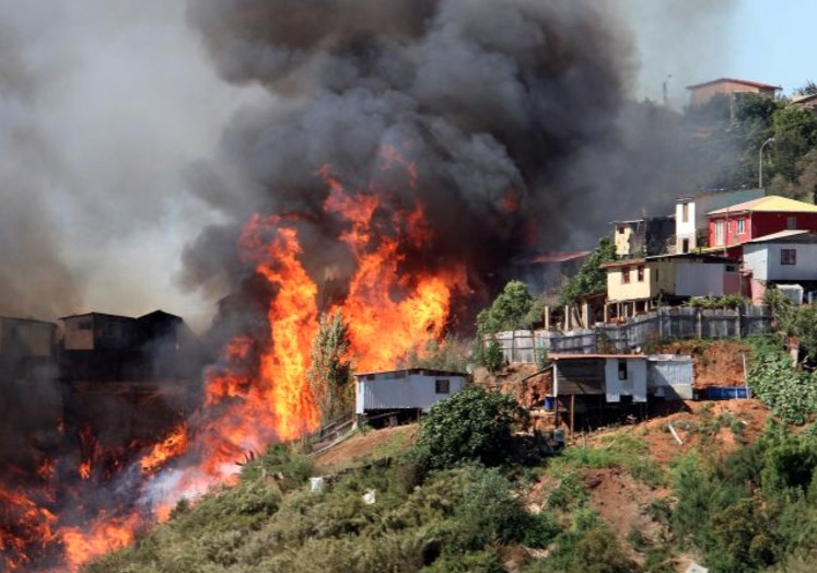 Conaf capacita a dirigentes vecinales de Valparaíso en prevención de incendios