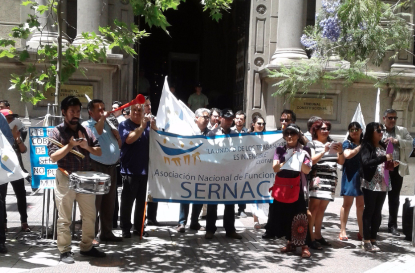 Funcionarios defienden proyecto de nuevo Sernac y protestan en el TC para evitar que consumidores “queden en la indefensión”