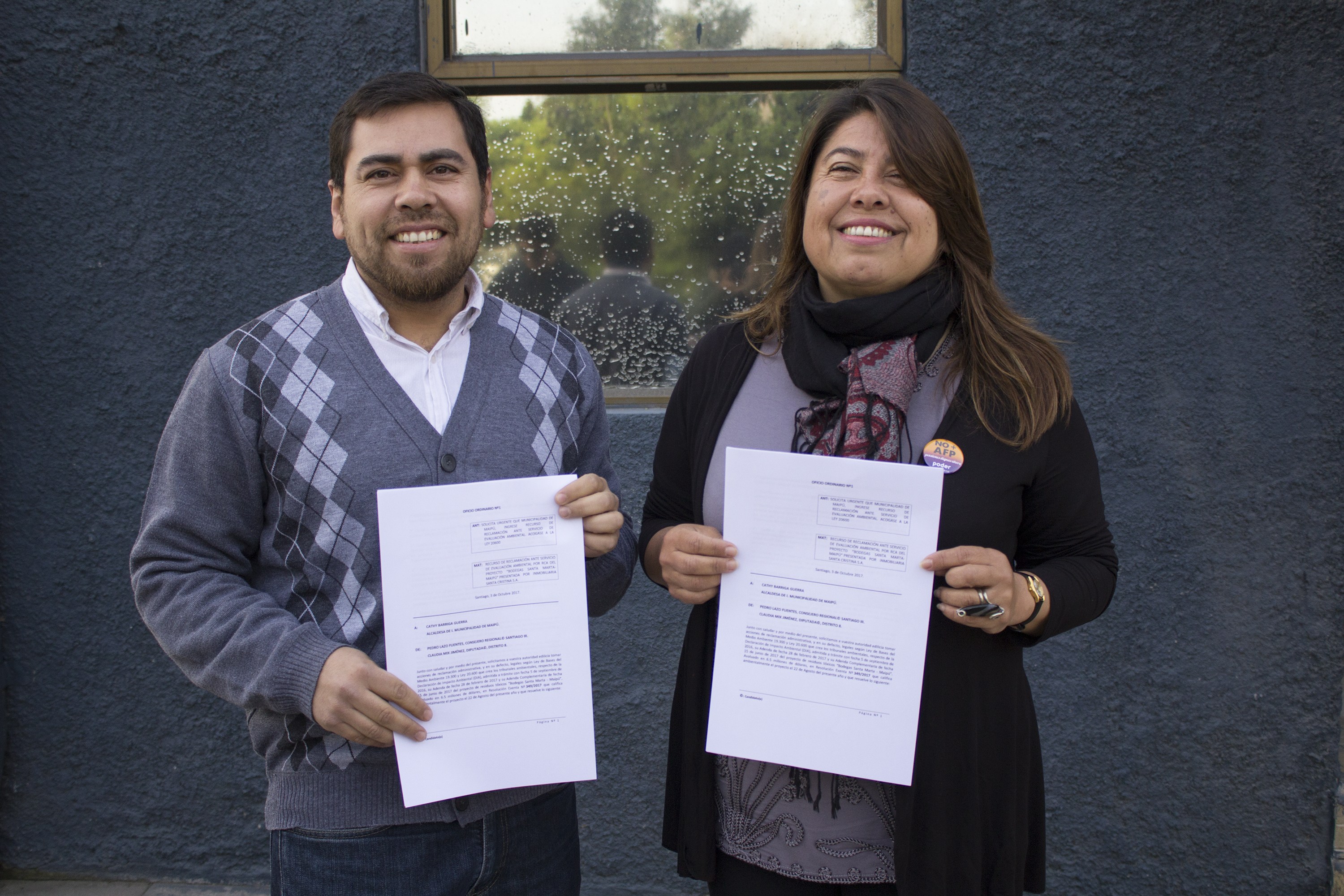 El activista Pedro Lazo y la Diputada Claudia Mix (FA) dicen no al desalojo de CONACIN de Cerro Blanco