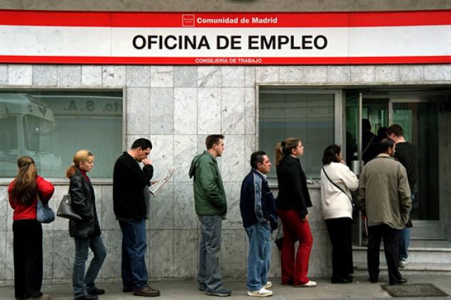 España: Los jóvenes aparecen como los más afectados por la crisis económica, según informe