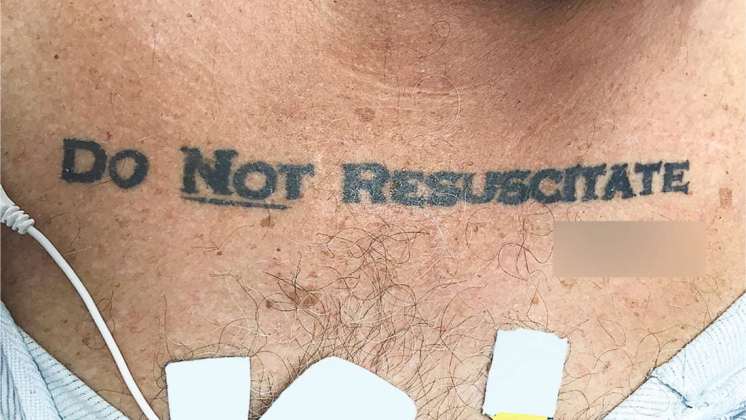 El tatuaje de un hombre plantea un dilema ético al equipo médico que intentó salvar su vida