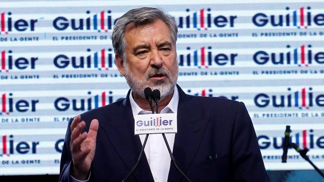 Guillier califica a programa de Piñera como el del «copy-paste»