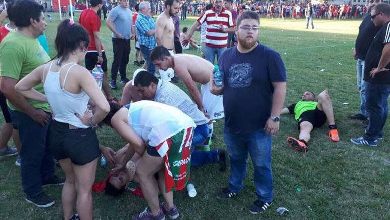 Brutal represión en un partido de fútbol en Argentina