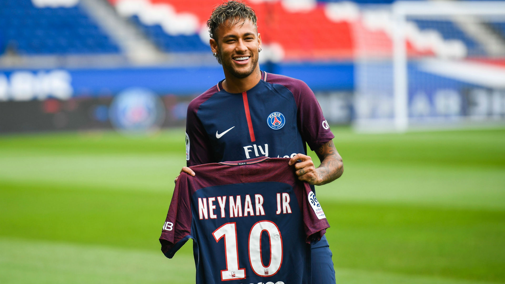 Robaron dos camisetas de Neymar de la casa del técnico de PSG