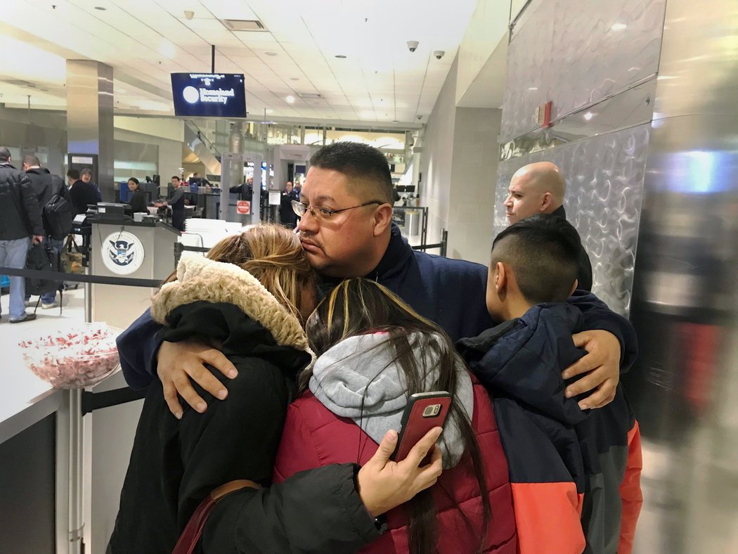 Deportan a un padre de familia luego de vivir más de 30 años en Estados Unidos