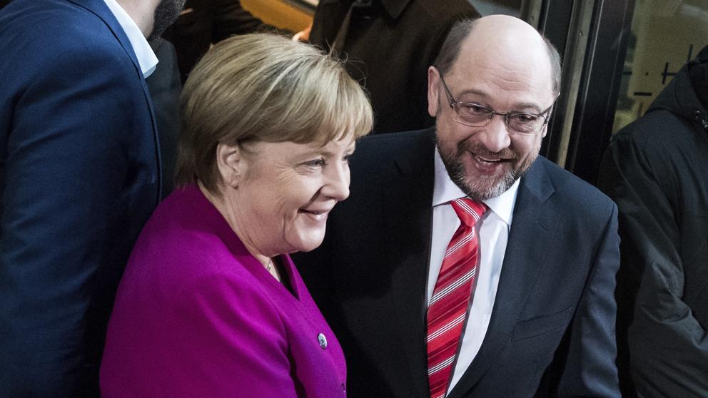 Merkel busca formar gobierno por segunda vez ante el descontento en las calles