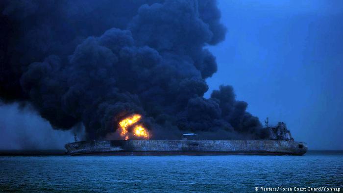 El accidente de un petrolero en China hace temer una catástrofe medioambiental a gran escala