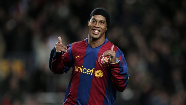VIDEO: El día que Ronaldinho arrasó en Internet con el primer vídeo en llegar al millón en Youtube