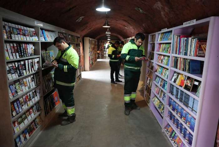 Recolectores de basura en Turquía crearon una biblioteca con los libros que encontraban en sus recorridos