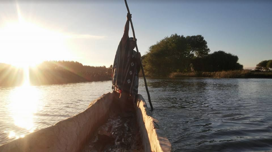 Canoa Ancestral Mapuche se resiste a morir en el Lago Budi