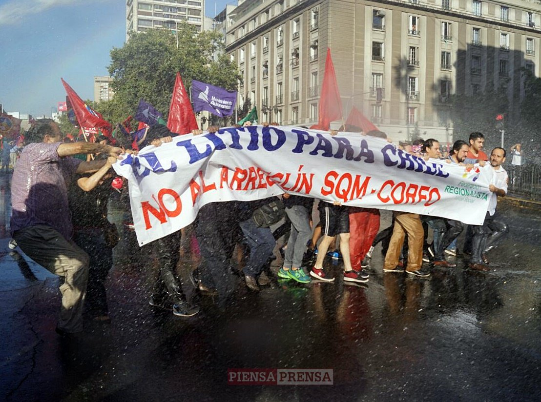 Diputado Daniel Núñez acusa a Orrego por represión a marcha por el litio en Santiago