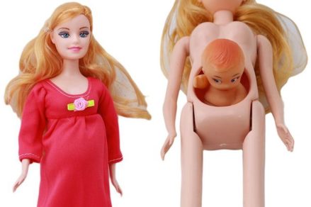 Fotos | ‘Barbie embarazada’ con bebé extraíble divide la opinión de los padres que no saben si la muñeca es un juguete apropiado