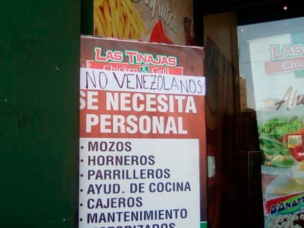 Restaurante es acusado de discriminación por polémico cartel