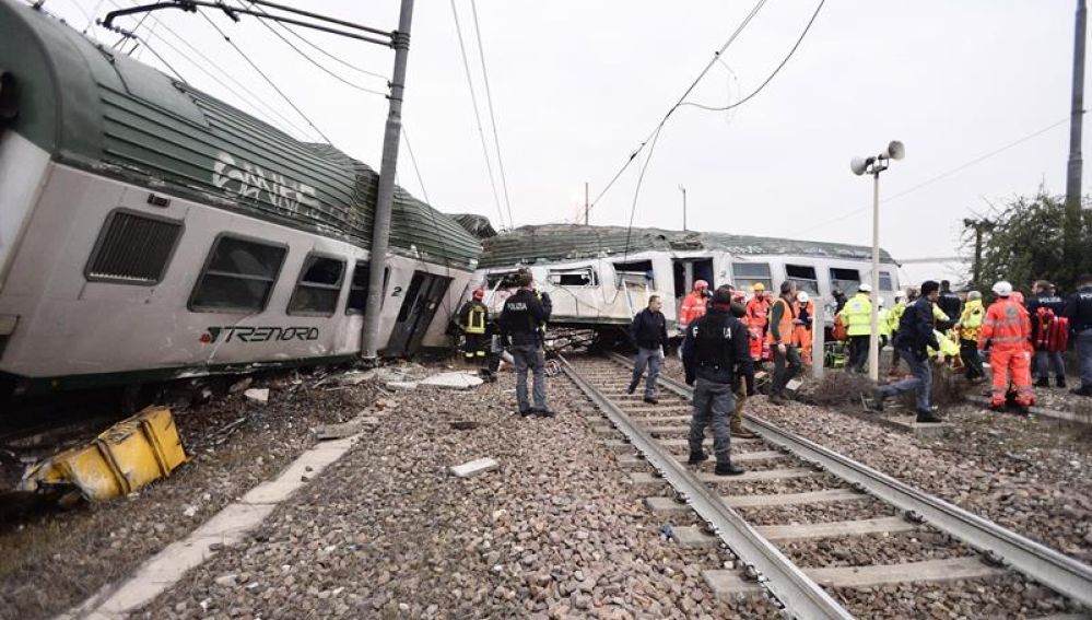 Al menos tres muertos y 100 heridos en accidente de tren en Milán