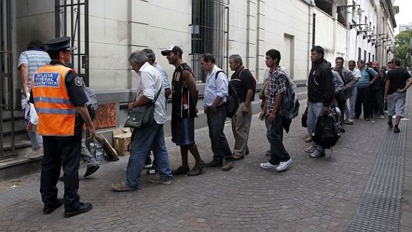 Gobierno argentino anuncia el fin de 28 mil planes de empleo