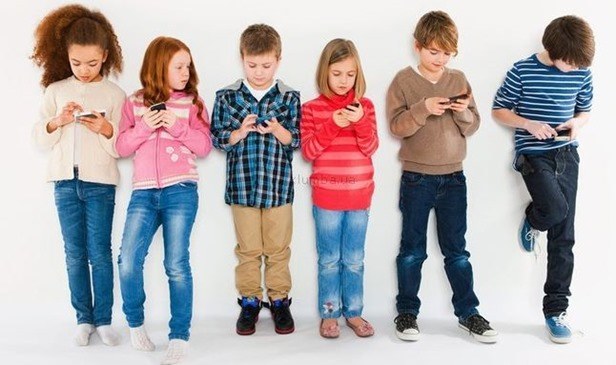 Drástica decisión: Francia busca prohibir el uso de smartphones en las Escuelas