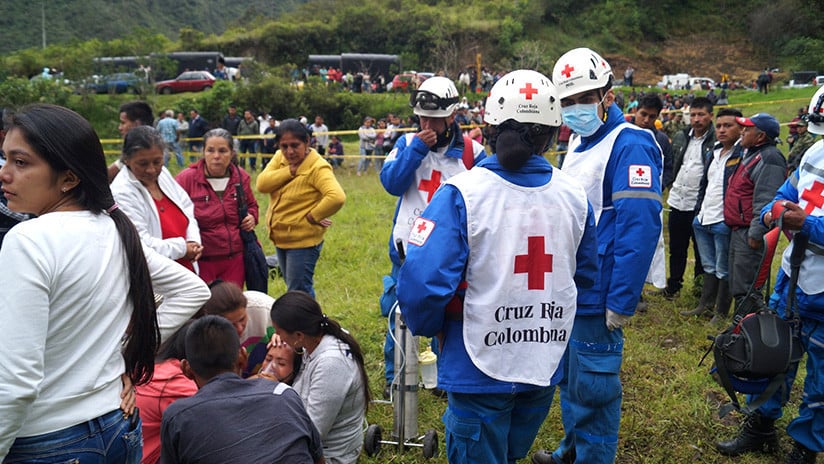 Colombia: al menos 13 muertos tras un alud que sepultó a un autobús
