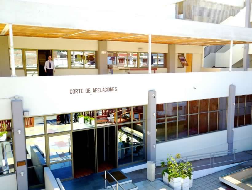 Arica: Justicia ordena a colegio pasar de curso a alumna con promedio de notas 5,5 y 85% de asistencia
