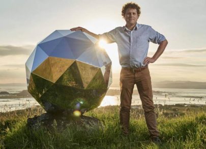 Los científicos están indignados con esta «bola de discoteca» espacial que anda orbitando la Tierra