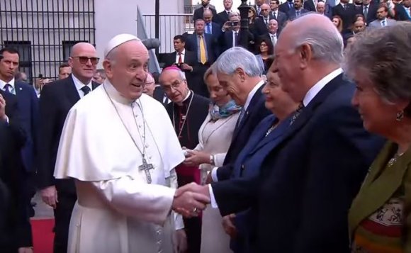 La gran diferencia en los saludos que el Papa Francisco tuvo con Sebastián Piñera y Ricardo Lagos