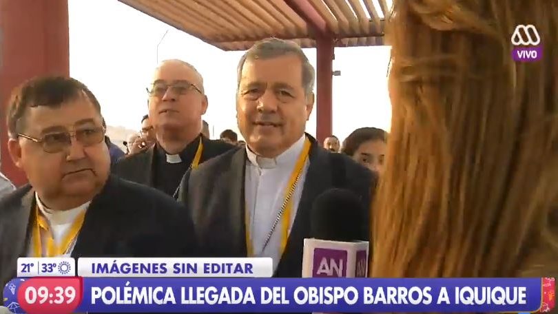 Obispo pidió disculpas por empujar a periodista al interrogar a Barros