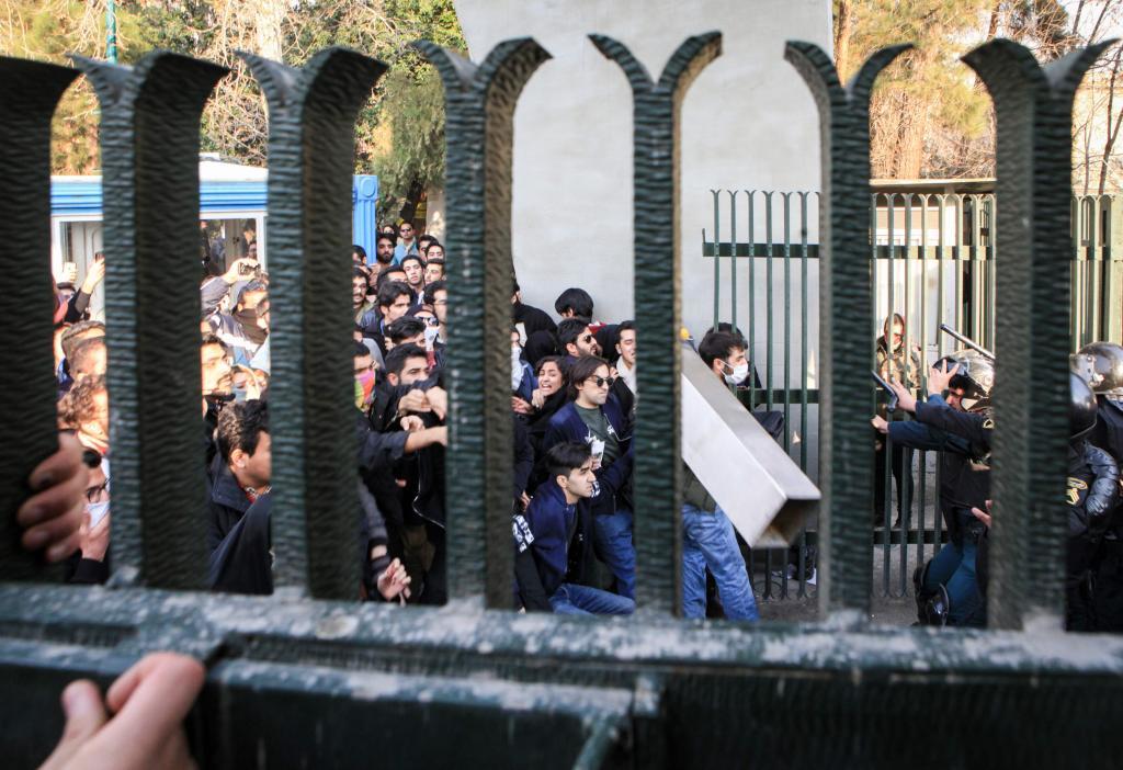 Irán: Gobierno desarticula una célula terrorista vinculada a los disturbios