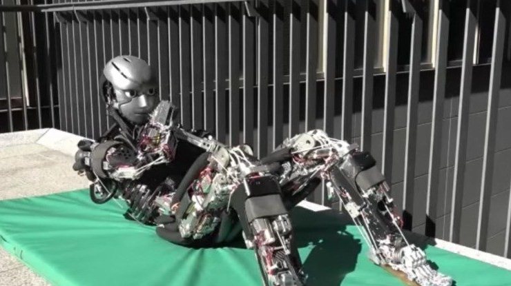 Japoneses crean un robot que ejercita y «suda» como los humanos