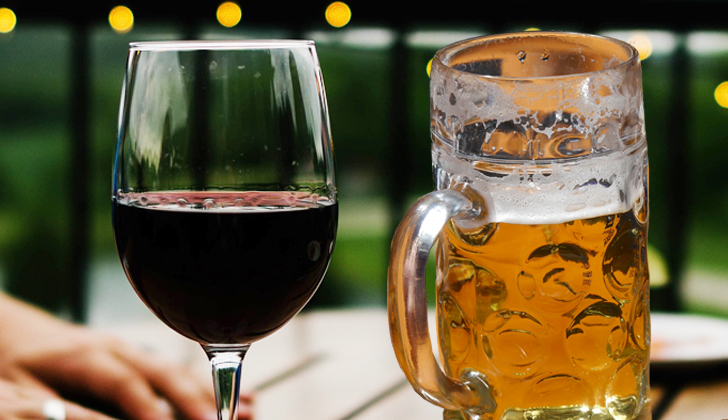 Estudio confirma que un poco de vino o cerveza ayudan a estimular la creatividad