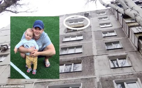 Padre de bebé aplastado por suicida que saltó de un edificio, golpea a sacerdote por negarse a enterrar al niño porque fue bautizado en una iglesia rival