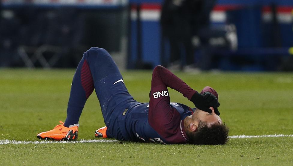 Llora PSG: Neymar se operará del tobillo y estará dos meses de baja
