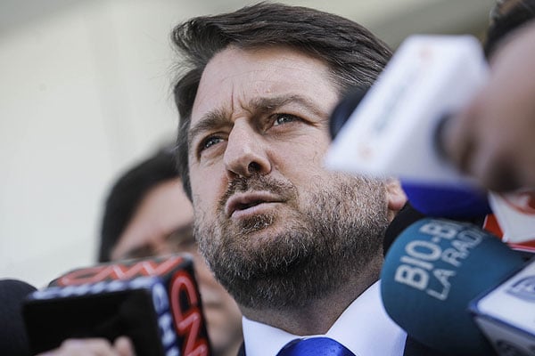 Orrego contra Alessandri por tibieza frente a Fórmula E: «Yo no me bajo del caballo a mitad de carrera»