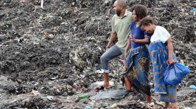 Avalancha de basura deja 17 muertos en Mozambique