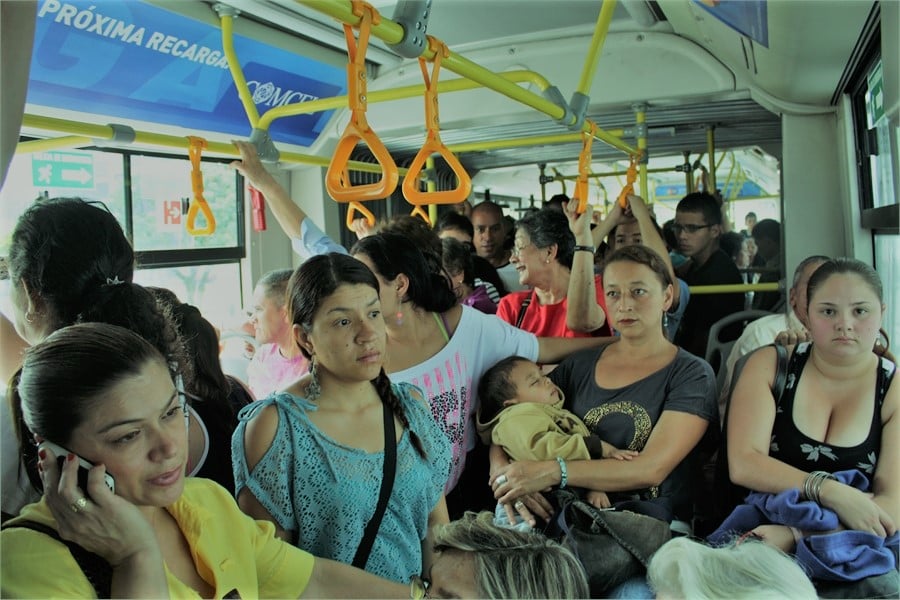 «Los gobiernos lo han tomado como un negocio más»: Lapidario diagnóstico de experto sobre transporte público capitalino