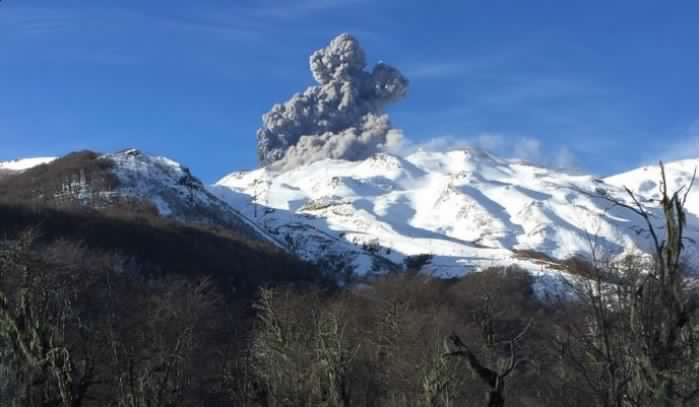 Sernageomin advierte posible destrucción explosiva del domo de lava del volcán Chillán
