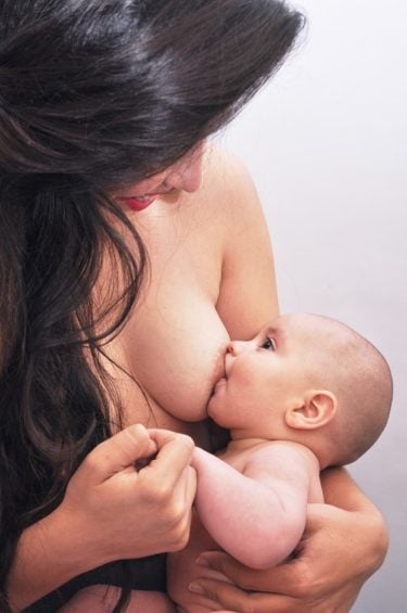Lactancia materna se toma el espacio público
