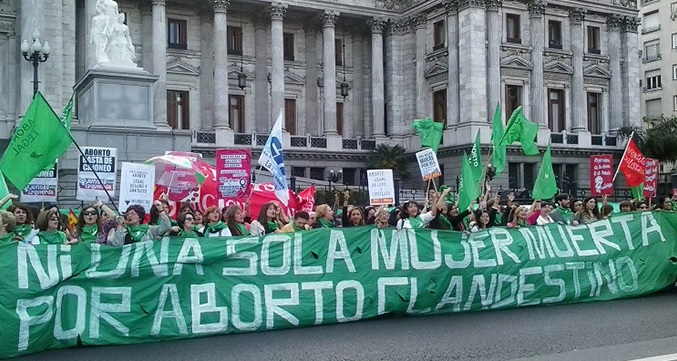 Argentina: Tras intensa movilización de mujeres y feministas gobierno de Macri presentará proyecto de aborto legal