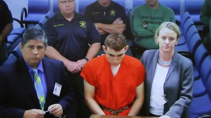 FBI admite fallas al investigar una denuncia sobre el autor de la masacre de Florida