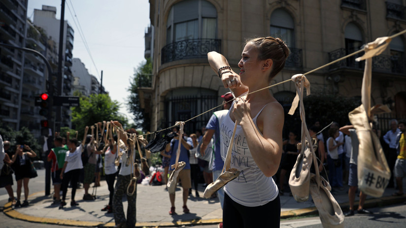 Argentina:  bailarines protestan contra el cierre del Ballet Nacional de Danza
