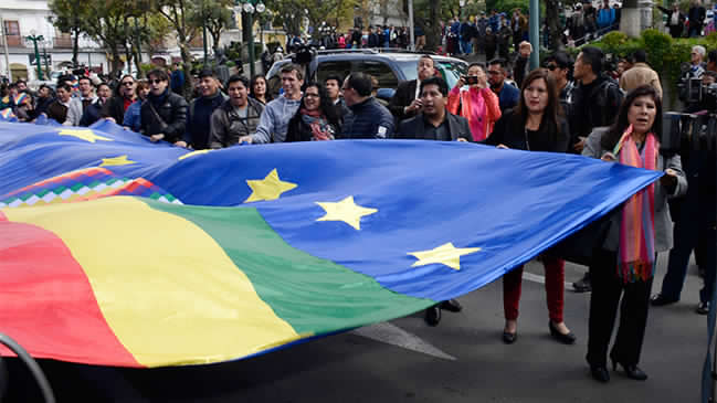 Treinta mil personas se movilizarán para extender la bandera marítima gigante de Bolivia