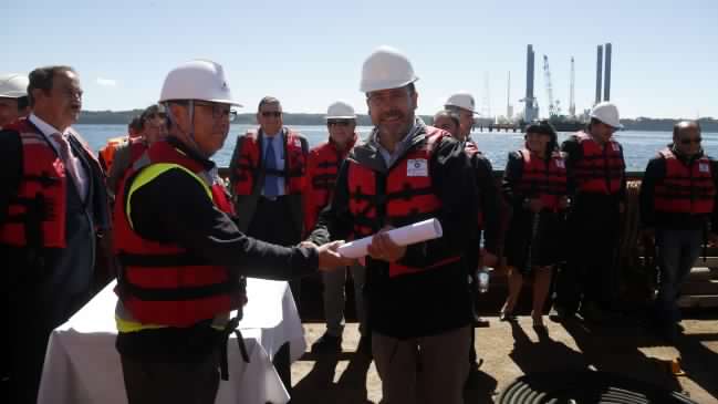 Ministerio de Obras Públicas dio inicio a las obras del polémico puente sobre el canal de Chacao