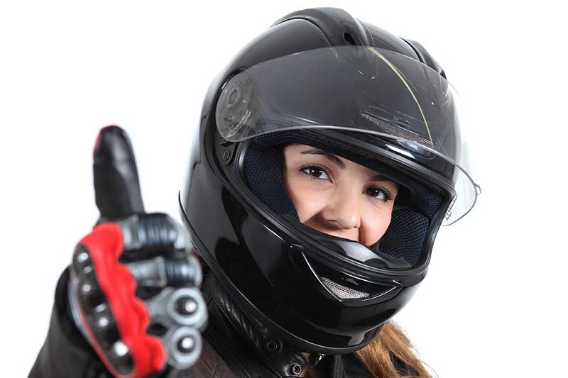 Proyecto busca que no se venda combustible a motociclistas sin casco