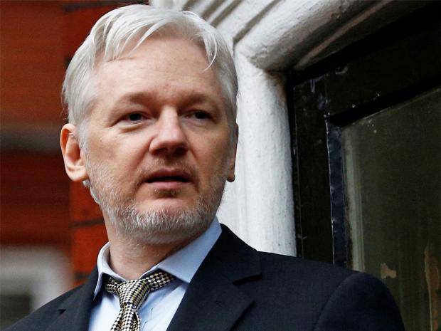 Fallo de juez de Reino Unido mantiene vigente la orden de arresto sobre Julian Assange