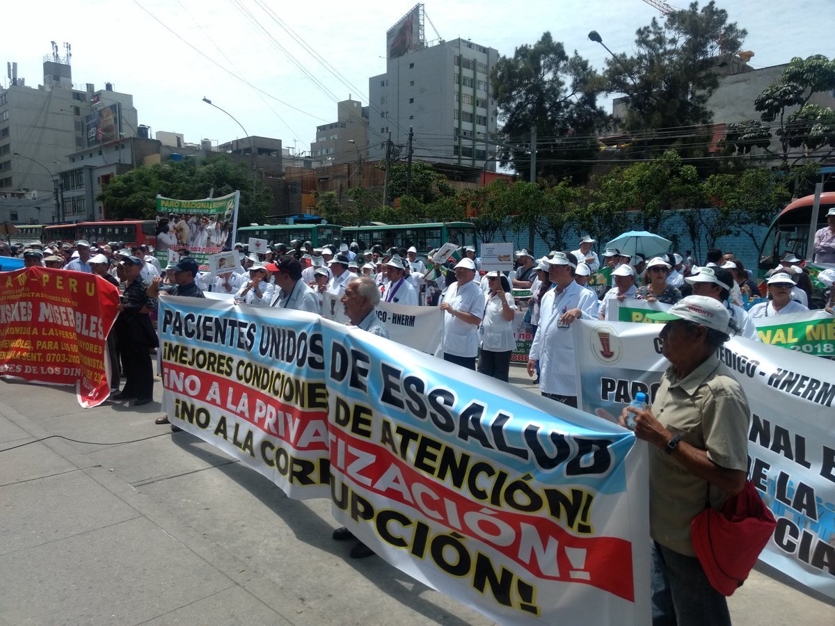 Perú: Médicos protestan contra la privatización del seguro social