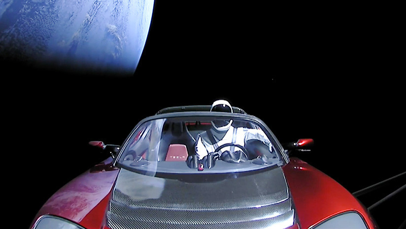 Elon Musk comparte la foto del automóvil enviado al espacio por SpaceX