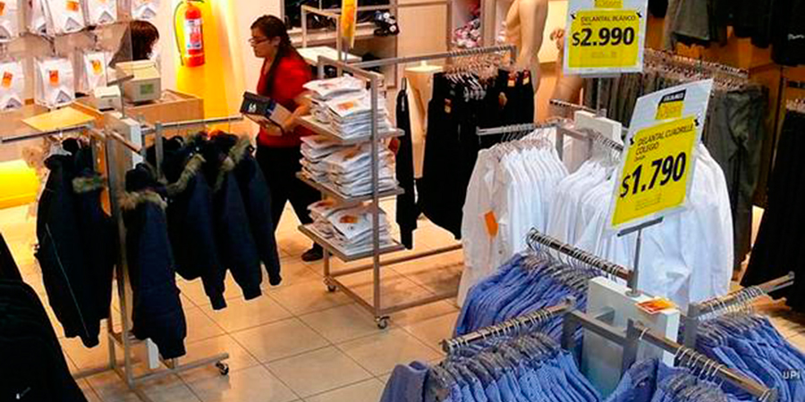 Santiago: Diferencias de hasta 375% en el precio de los uniformes escolares