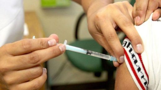 Minsal insiste en consejo de viajar a Brasil previa vacuna contra fiebre amarilla