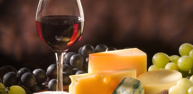 La ‘paradoja francesa’, el vino tinto y cómo este elixir podría ayudar a mantener la salud bucal